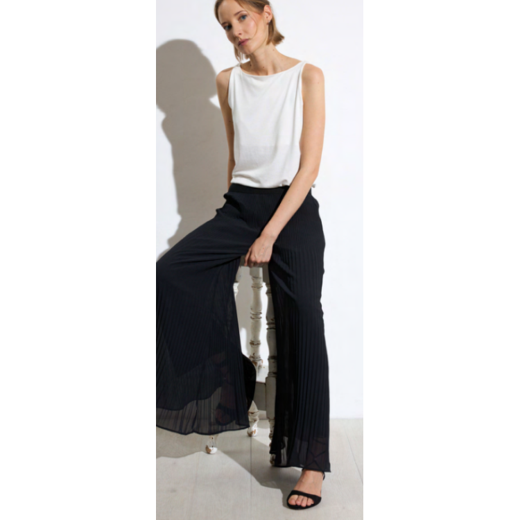 Bariloche black pleated trouser