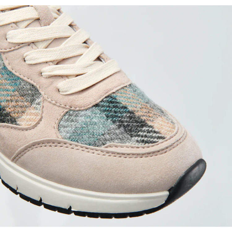 Islander tartan Rosie trainer