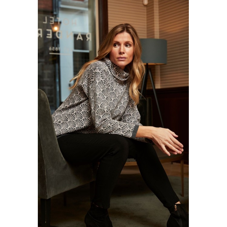 Pink & Grey patterend sweater