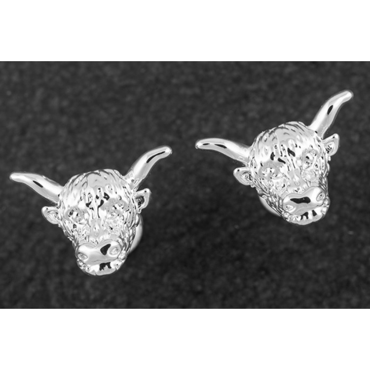 Silver played Highland cow stud earring